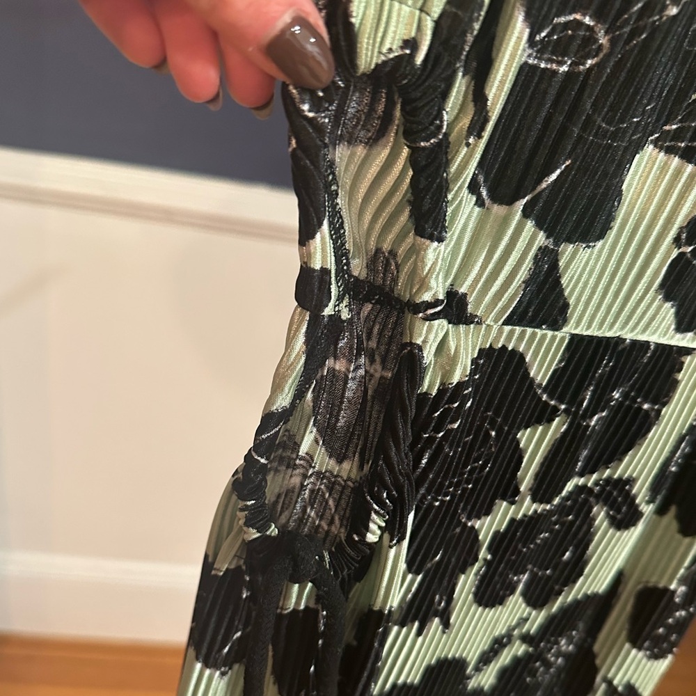 Floral Sleeveless Maxi Dress with Side Cutouts - Black and Green - Picture 4 of 5